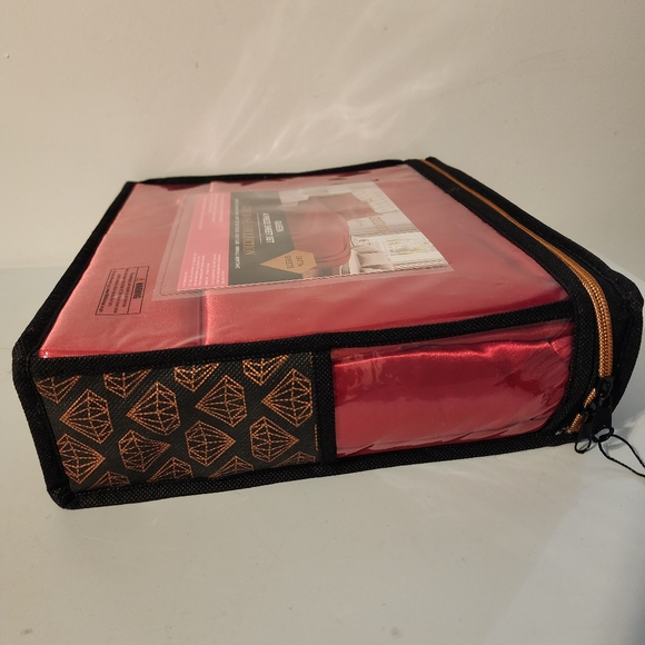 Juicy Couture Red Velvet Rose Collection 4 Piece Queen Size Sheet Set - Picture 5 of 8